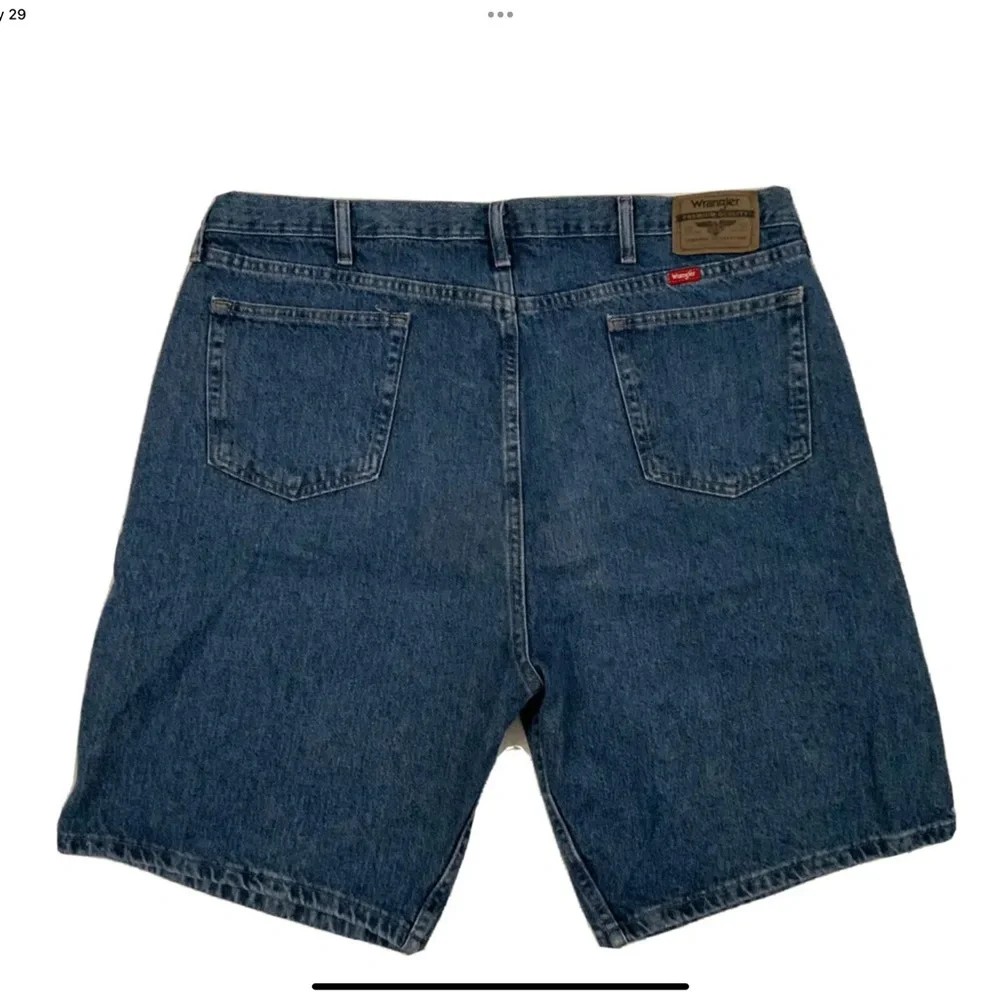 Wrangler Relaxed Fit Medium Wash Denim Jean Shorts 100% Cotton Size 42